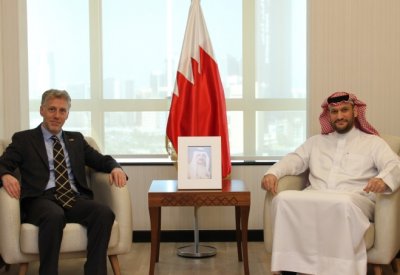 الرئيس التنفيذي لهيئة تنظيم سوق العمل يستقبل السفير البريطاني