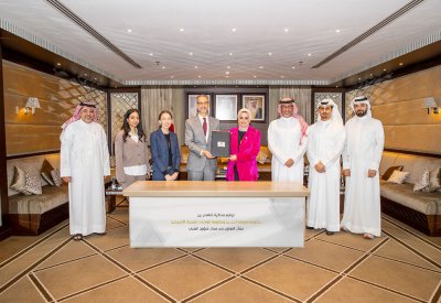 وزيرة شؤون الشباب والسفير الأمريكي يوقعان مذكرة تفاهم في المجال الشبابي