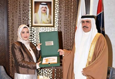 وزير الداخلية يتسلم نسخة من التقرير السنوي لأمانة التظلمات ويؤكد على تعزيز مبادئ الشفافية والمحاسبة والتفاعل البناء مع الجهات الرقابية