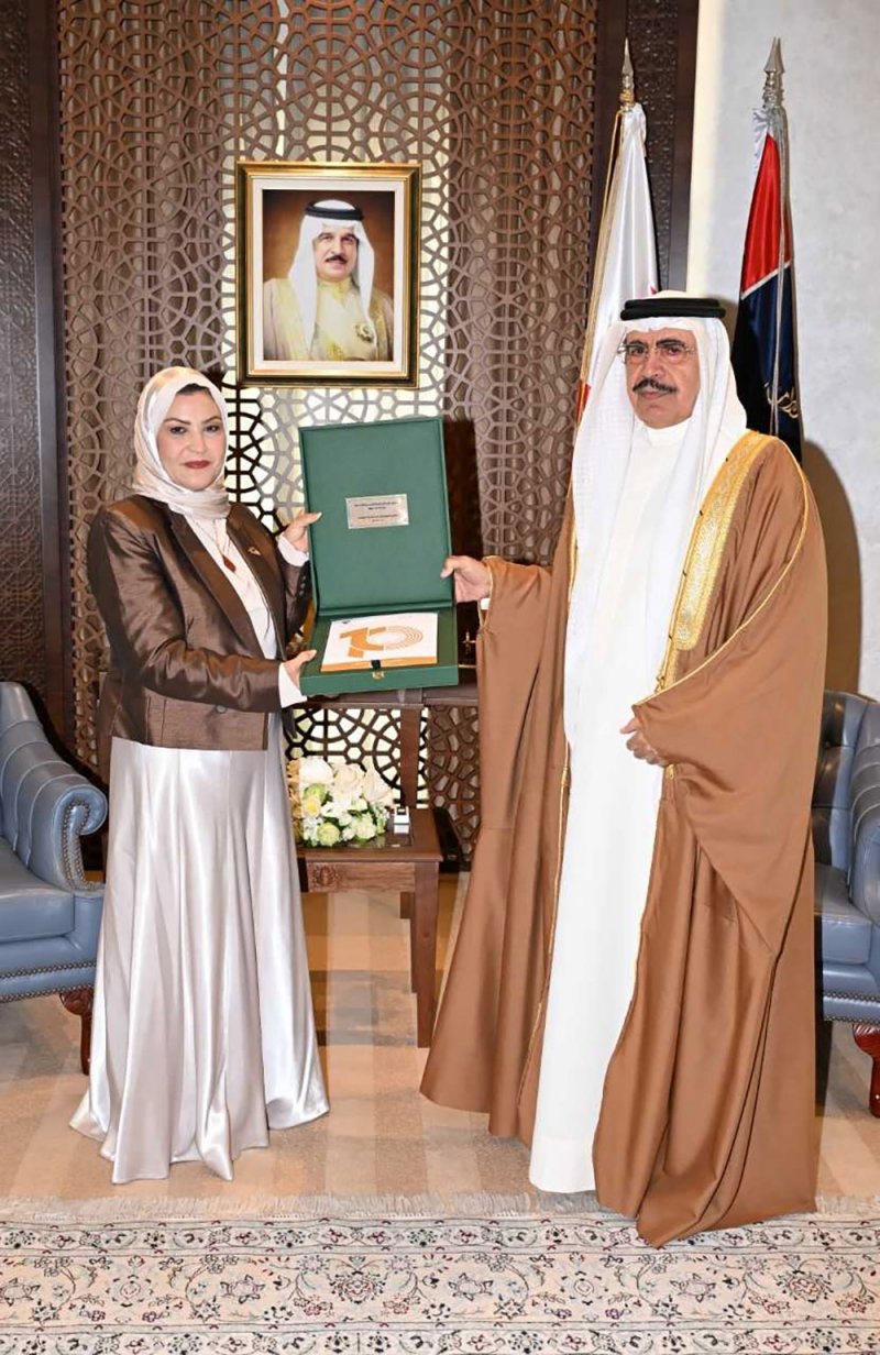 وزير الداخلية يتسلم نسخة من التقرير السنوي لأمانة التظلمات ويؤكد على تعزيز مبادئ الشفافية والمحاسبة والتفاعل البناء مع الجهات الرقابية
