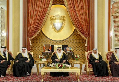 جلالة الملك المعظم يستقبل سمو ولي العهد رئيس مجلس الوزراء وأعضاء الحكومة للتهنئة بحلول شهر رمضان المبارك