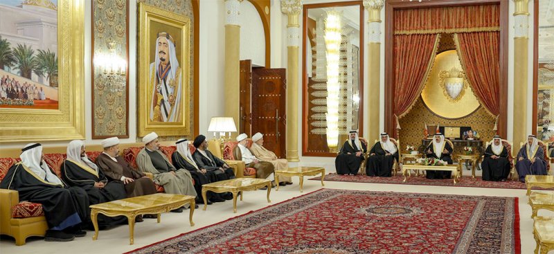 جلالة الملك المعظم يستقبل رئيس وأعضاء المجلس الأعلى للشؤون الإسلامية ورئيس الأوقاف الجعفرية بمناسبة شهر رمضان المبارك