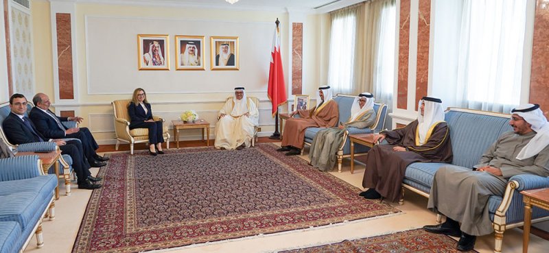 وزير الخارجية يستقبل سفير الجمهورية الإيطالية لدى مملكة البحرين بمناسبة انتهاء فترة عملها