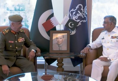 سمو رئيس الحرس الوطني يجتمع مع قائد القوات البحرية الباكستانية