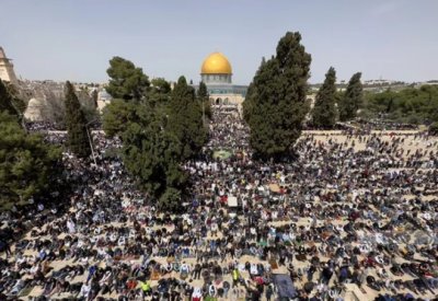 80 ألف فلسطيني يصلون الجمعة الأولى من رمضان في المسجد الأقصى