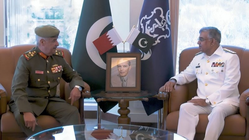 سمو رئيس الحرس الوطني يجتمع مع قائد القوات البحرية الباكستانية