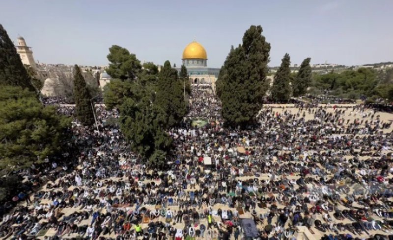 80 ألف فلسطيني يصلون الجمعة الأولى من رمضان في المسجد الأقصى