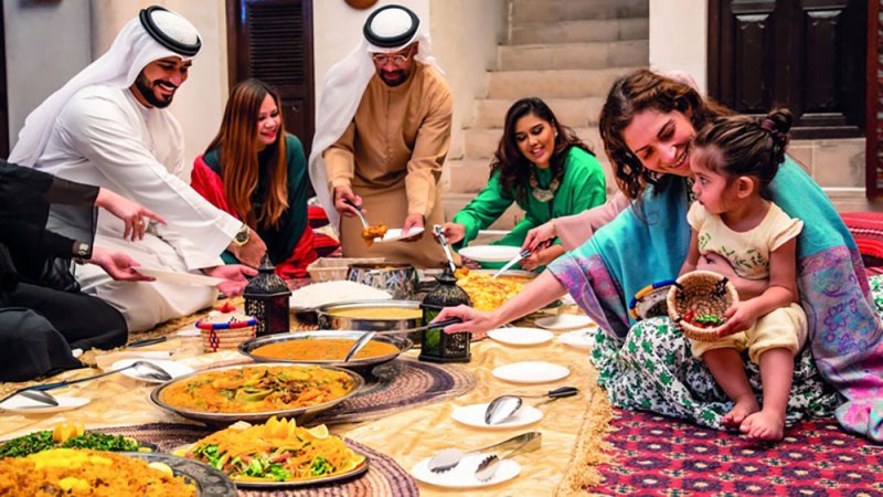 رمضان في دبي.. عامرٌ بالتقاليد والسعادة