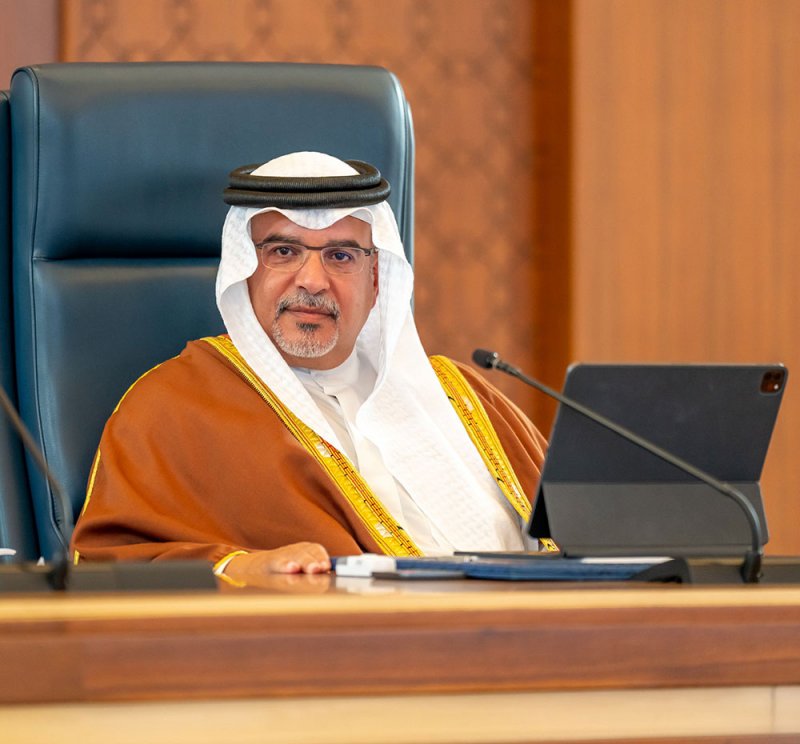 الاهتمام بدعم الكوادر الوطنية الشابة لمواصلة إسهامها في رفد المسيرة التنموية الشاملة لمملكة البحرين