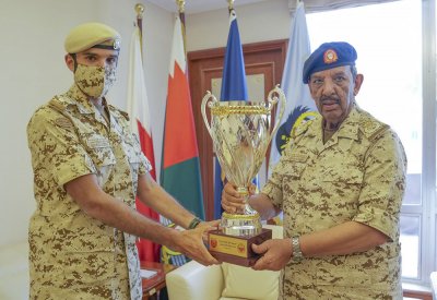 القائد العام لقوة دفاع البحرين يستقبل قائد الكتيبة الخاصة/83