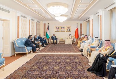 وزير الخارجية يستقبل أمين سر اللجنة التنفيذية لمنظمة التحرير الفلسطينية