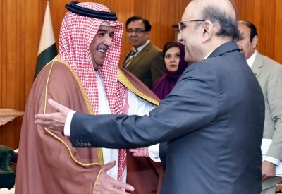 رئيس الحرس الوطني يبحث مع الرئيس الباكستاني سبل تطوير العلاقات بين البلدين