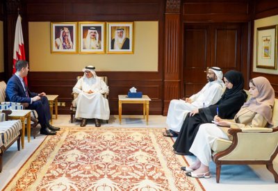 وزير الخارجية يستقبل سفير جمهورية باراغواي المعين لدى مملكة البحرين والمقيم في أبوظبي