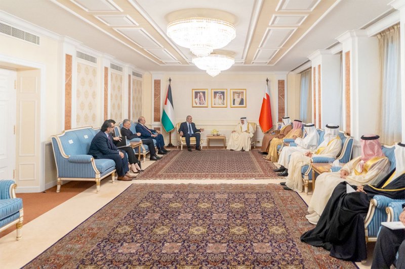 وزير الخارجية يستقبل أمين سر اللجنة التنفيذية لمنظمة التحرير الفلسطينية