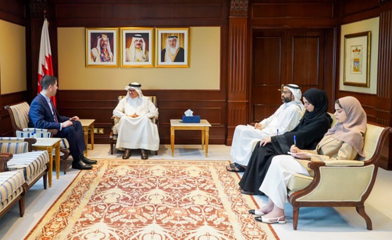 وزير الخارجية يستقبل سفير جمهورية باراغواي المعين لدى مملكة البحرين والمقيم في أبوظبي