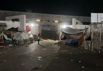 الجيش الإسرائيلي يفجر المبنى التخصصي بمستشفى الشفاء في غزة