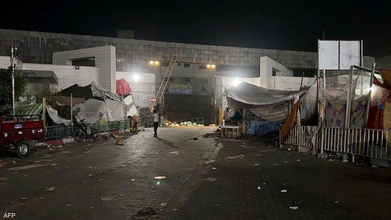 الجيش الإسرائيلي يفجر المبنى التخصصي بمستشفى الشفاء في غزة