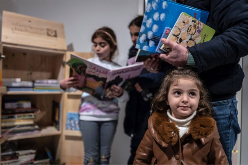 هكذا غيرت الكتب العربية حياة الأطفال اللاجئين والمكفوفين