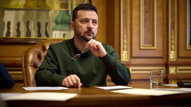 زيلينسكي يحض أوروبا على تزويده بالذخائر ومنع الصادرات الروسية