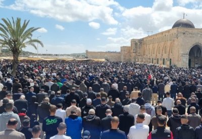 120 ألف مصل يؤدون صلاة الجمعة الثانية من رمضان في المسجد الأقصى