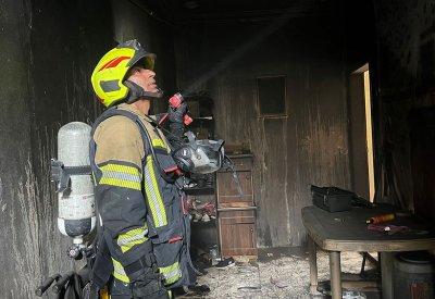 إنقاذ 3 أشخاص بعد اندلاع حريق بمنزلهم في منطقة سترة