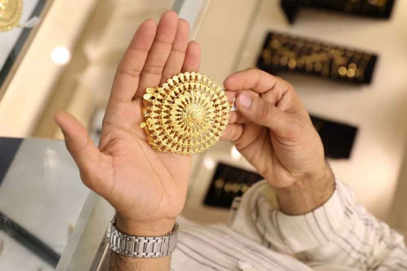 ارتفاع اسعار الذهب أدى الى عزوف البعض عن الشراء لعيد الأم واقبال الآخر عليه