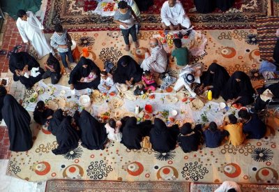 العراقيون يعيدون التراث الإسلامي في رمضان