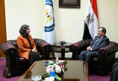 وزير البترول والثروة المعدنية بجمهورية مصر العربية يلتقي سفيرة مملكة البحرين في القاهرة لبحث التعاون المشترك