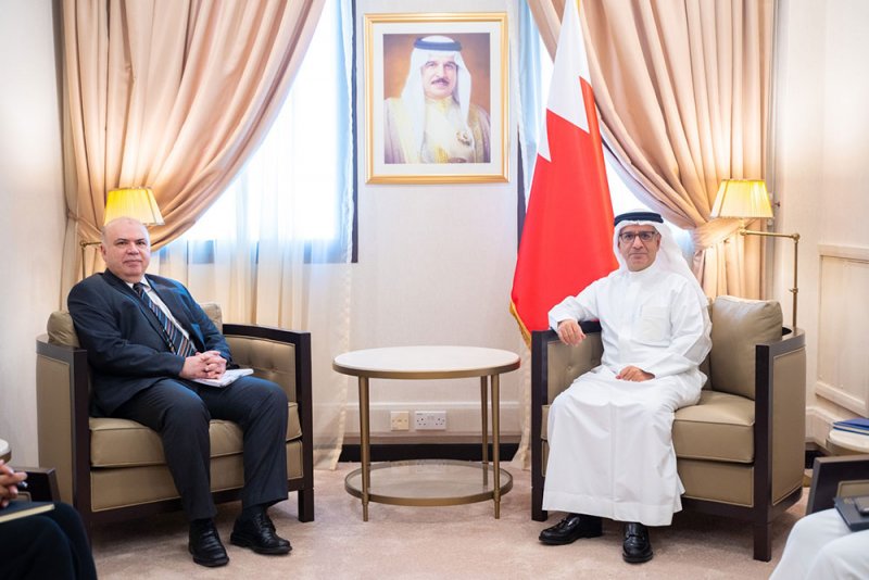 المدير العام للشؤون القانونية وحقوق الإنسان بوزارة الخارجية يستقبل الممثل المقيم لبرنامج الأمم المتحدة الإنمائي لدى مملكة البحرين