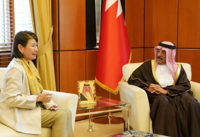 وزير الديوان الملكي يستقبل سفيرة اليابان في البحرين