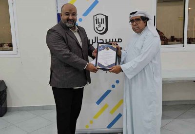 مسرح الريف في " غبقته الرمضانية " يكرم الفنان علي باقر بوسام التَّميز