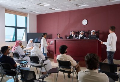 كلية الحقوق في جامعة العلوم التطبيقية طريق الخريجين نحو مستقبل مشرق