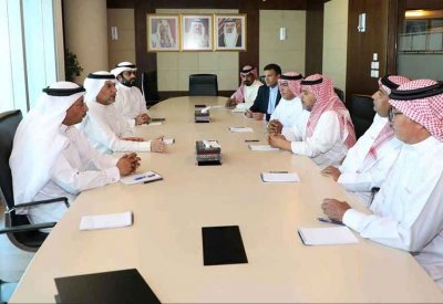 وزير النفط والبيئة يلتقي رئيس جمعية الصيادين المحترفين البحرينية 