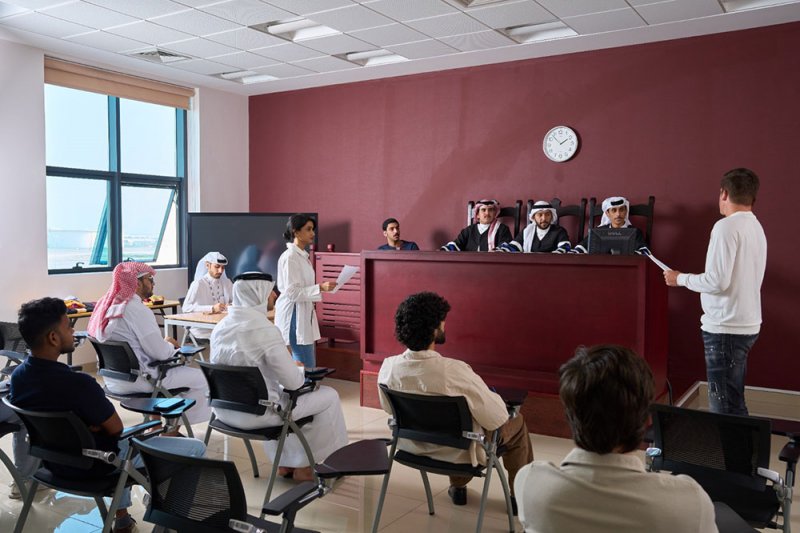 كلية الحقوق في جامعة العلوم التطبيقية طريق الخريجين نحو مستقبل مشرق