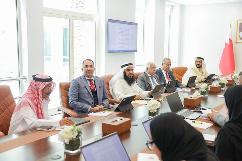 "تشريعية الشورى" تبحث دستورية وقانونية حماية الحياة الخاصة والعائلية من الاستخدام السيّء للـ "سوشال ميديا"