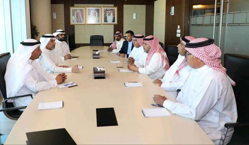 وزير النفط والبيئة يلتقي رئيس جمعية الصيادين المحترفين البحرينية 