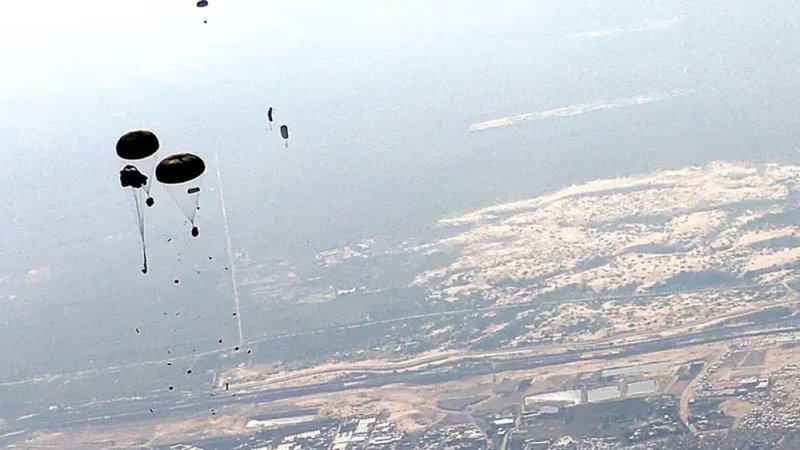 هل أخفقت المساعدات الجوية في إنقاذ غزة من الجوع؟