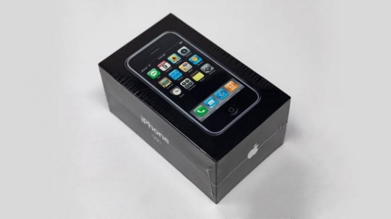 بيع هاتف iPhone من الجيل الأول "مغلف ومختوم" بسعر خيالي