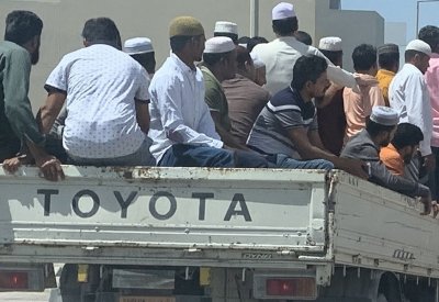 هل أنت مع أو ضد.. نقل المصلين في الـ"بياكب" لصلاة الجمعة؟