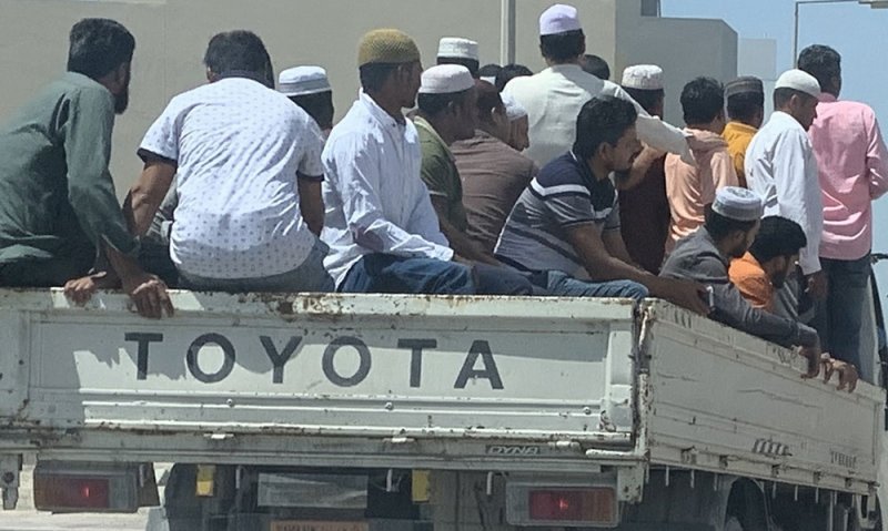 هل أنت مع أو ضد.. نقل المصلين في الـ"بياكب" لصلاة الجمعة؟