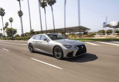 لكزس تنجح في اختبارات IIHS