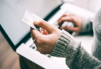 مبيعات التجزئة عبر الإنترنت في الصين تسجل 303 مليار دولار