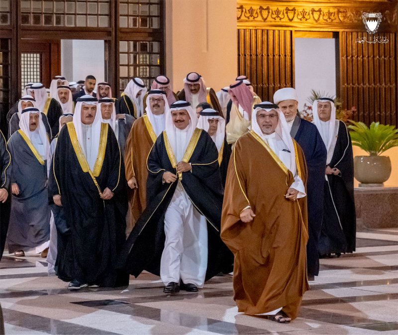 سمو ولي العهد رئيس مجلس الوزراء يستقبل عدداً من المواطنين ويقيم مأدبة إفطار لهم