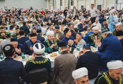 روسيا تقيم أكبر إفطار جماعي على مستوى الجمهورية الاتحادية