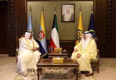 نائب رئيس مجلس الوزراء وزير الدفاع وزير الداخلية بالوكالة بدولة الكويت يستقبل سفير مملكة البحرين في الكويت