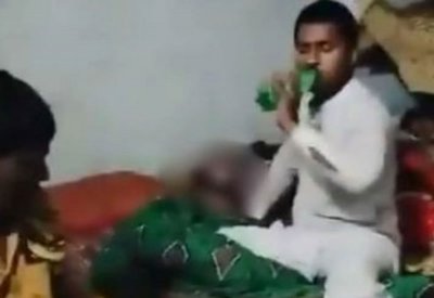 جريمة في باكستان.. أخ يخنق أخته والأب يكافئه بزجاجة ماء