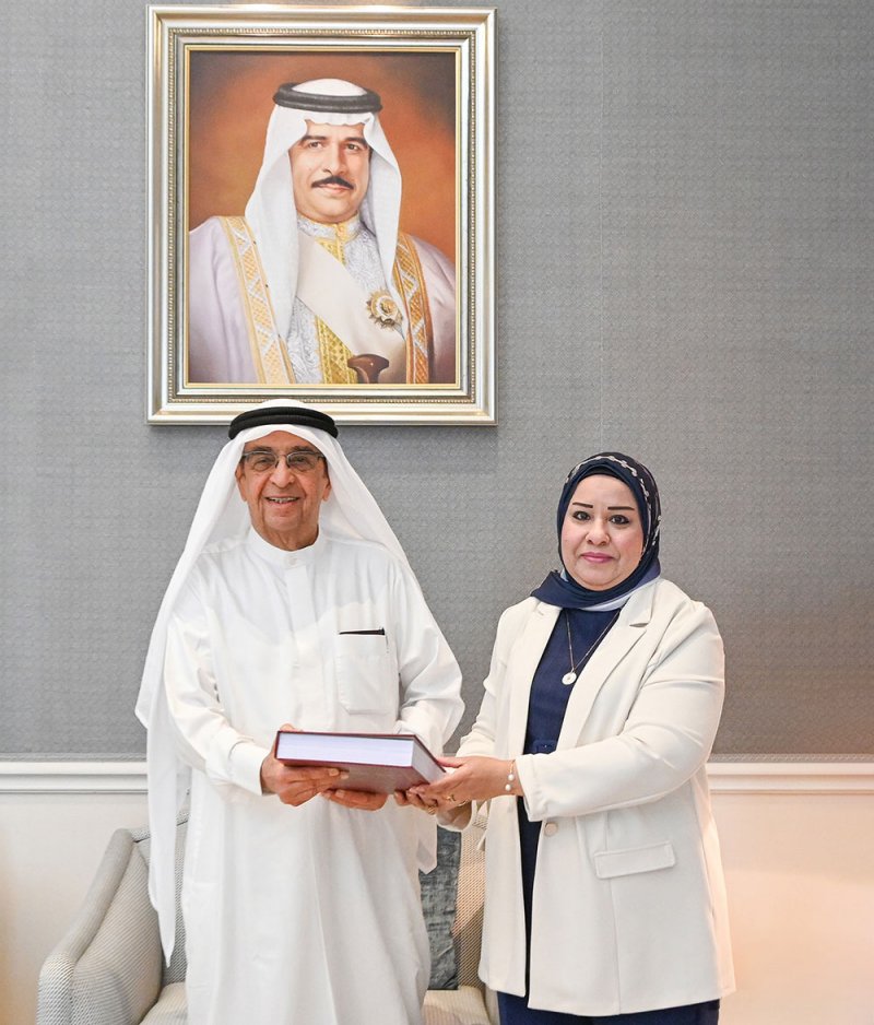 سمو الشيخ محمد بن مبارك آل خليفة يستقبل الدكتورة نجاة عبد الرحمن ناصر الدوسري