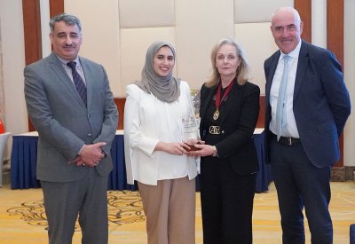ضمن مبادرة "الشاب الإستثنائي" جامعة البحرين الطبية تُكرِّم الدكتورة سارة محمد
