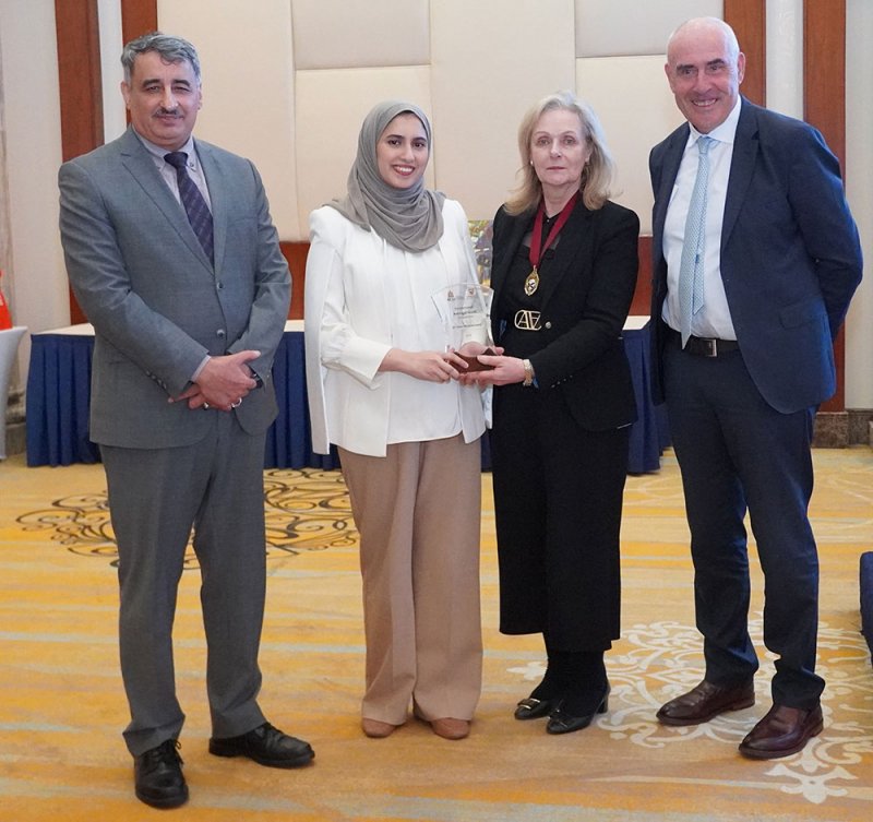 ضمن مبادرة "الشاب الإستثنائي" جامعة البحرين الطبية تُكرِّم الدكتورة سارة محمد