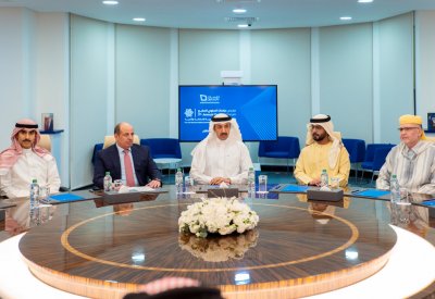 الدكتور الشيخ عبدالله بن أحمد يستعرض دور مركز "دراسات" في تعزيز العمل العربي المشترك